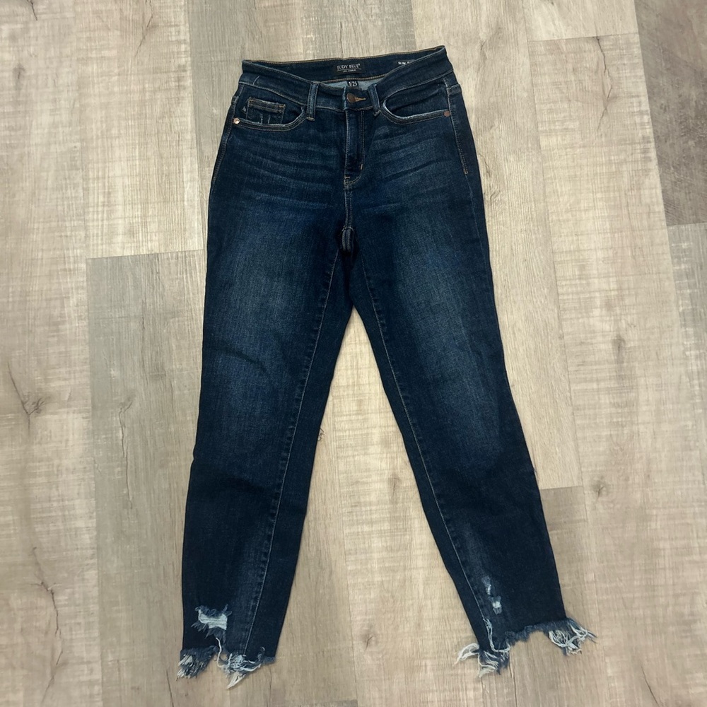 Judy Blue Skinny Fit raw hem
